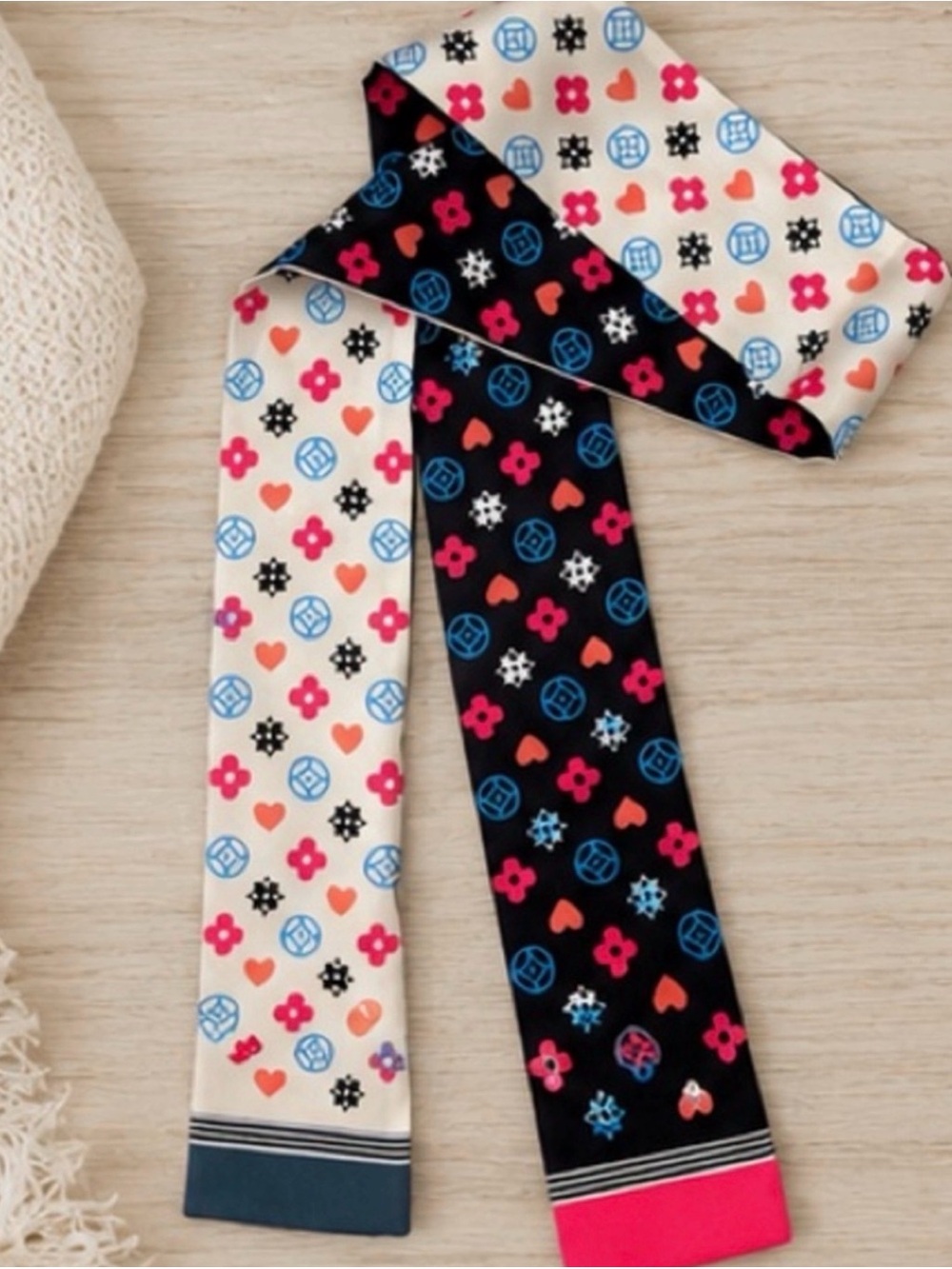 Designer Inspired Reversible Patterned Twilly Scarf - Black & Cream